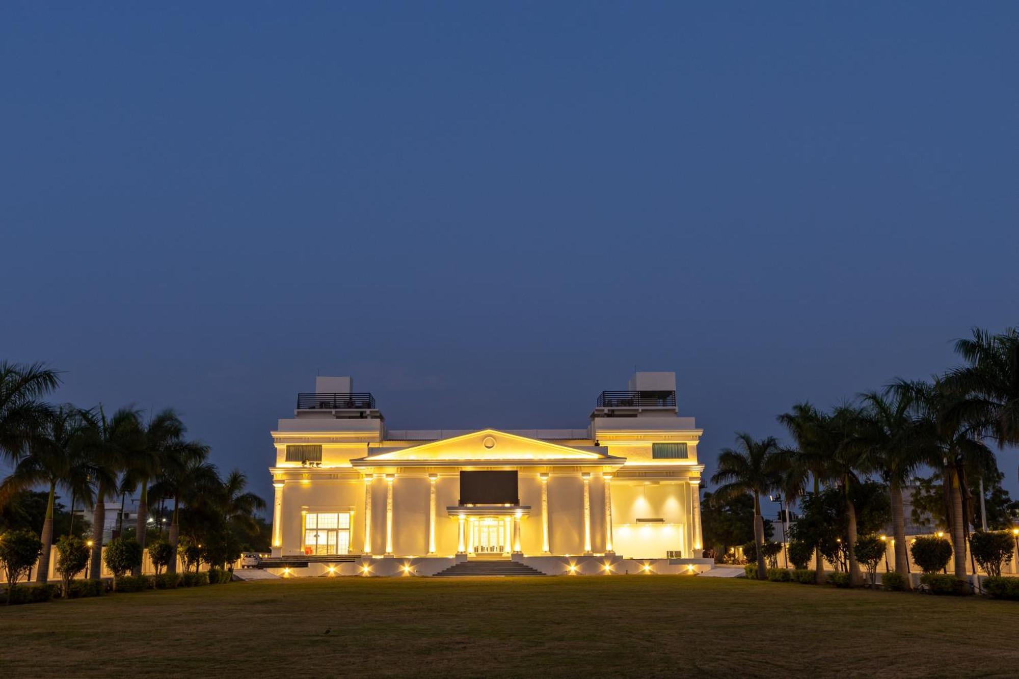 The Grand Monarch Hotel, Ujjain Exterior photo